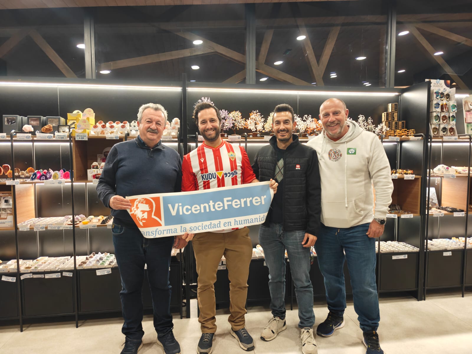 Llegada a Pulpí del reto WheelyFogg 2026 de Alfie Recarte: un viaje en bicicleta desde Andalucía a Japón para llevar educación sobre ruedas a niños y niñas desfavorecidos